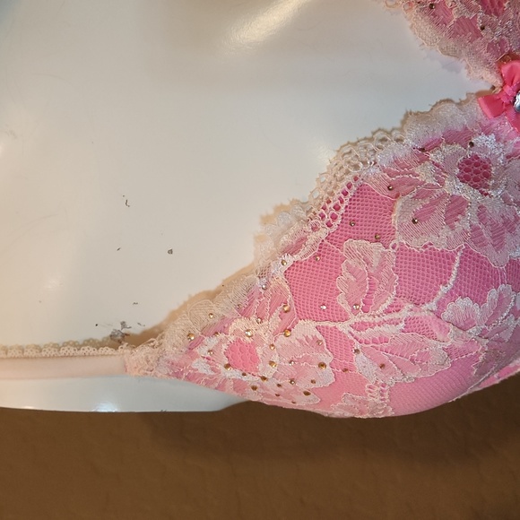 Victorias Secret Cream and Pink Lace Bra (0692) - Picture 3 of 5